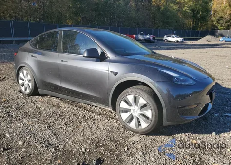 2024 Tesla Model Y z USA, uszkodzony, nr VIN 7SAYGDED5RF008081